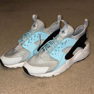 Nike Kids Light Blue and Black Sneakers